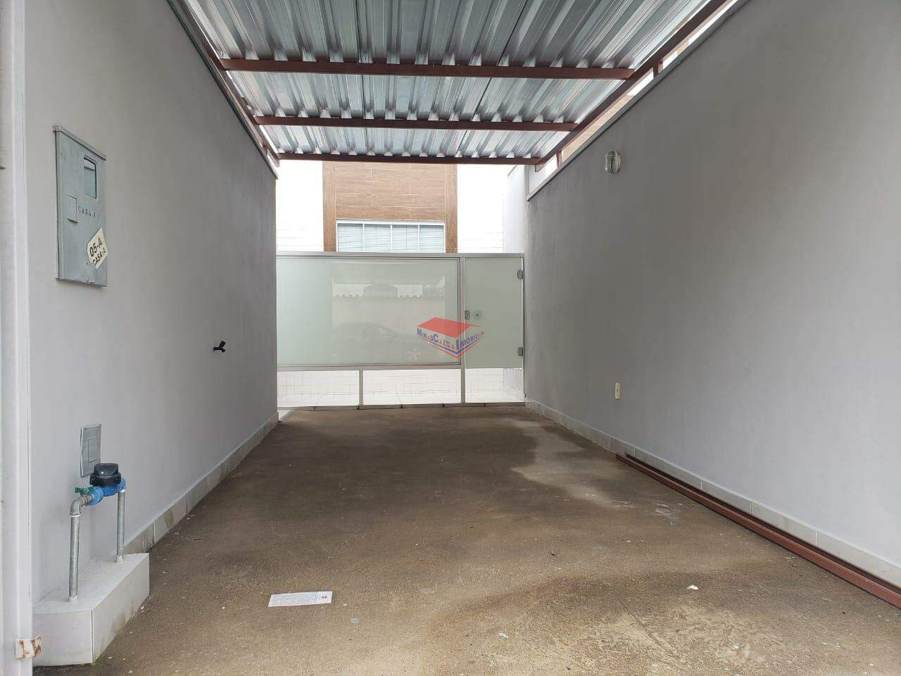 Casa à venda com 3 quartos, 85m² - Foto 2